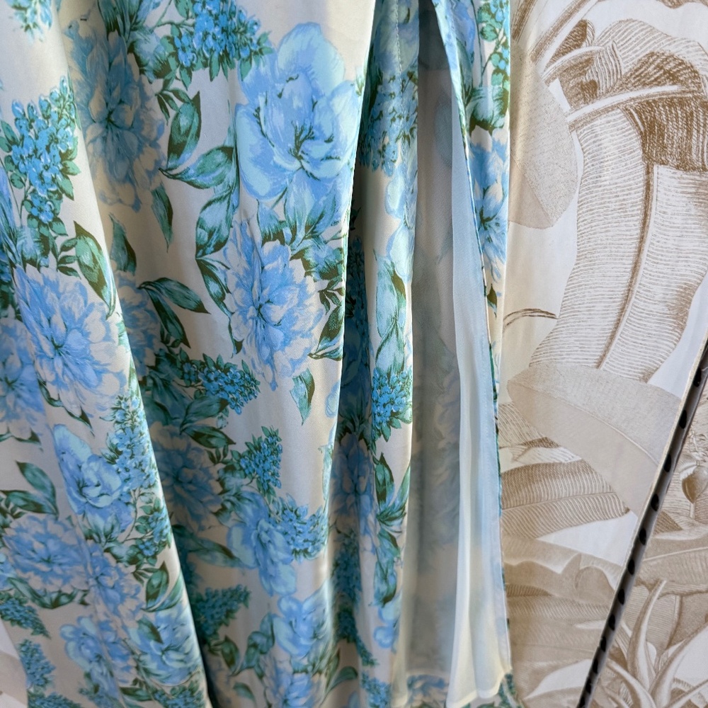 Floral Maxi Beach Dress – Deep V Neck Tropical Satin with Side Slit - Picture 4 of 6